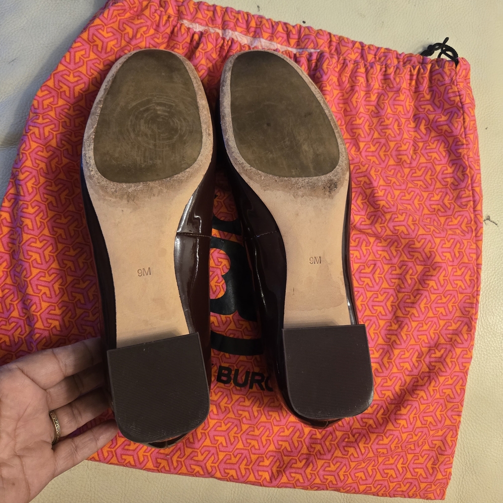 Tory Burch Women's Brown Patent Leather Logo Ballet Flats - Picture 9 of 16